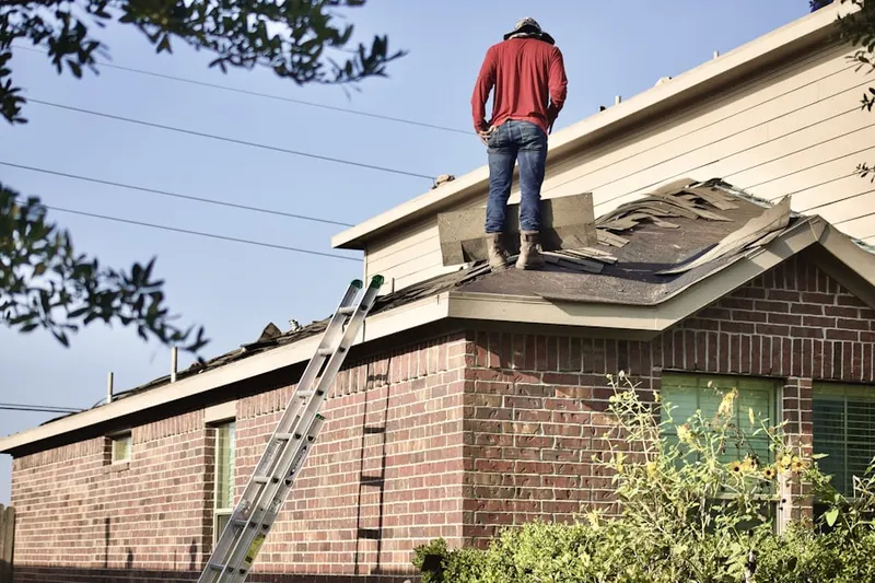 Professional roofer working on a residential roof in Fountainebleau